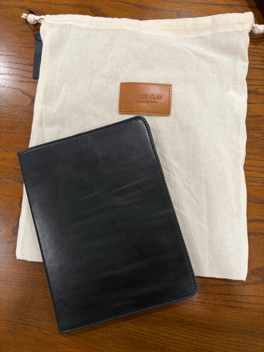 NEW Parker Clay Black Leather Zip Folio